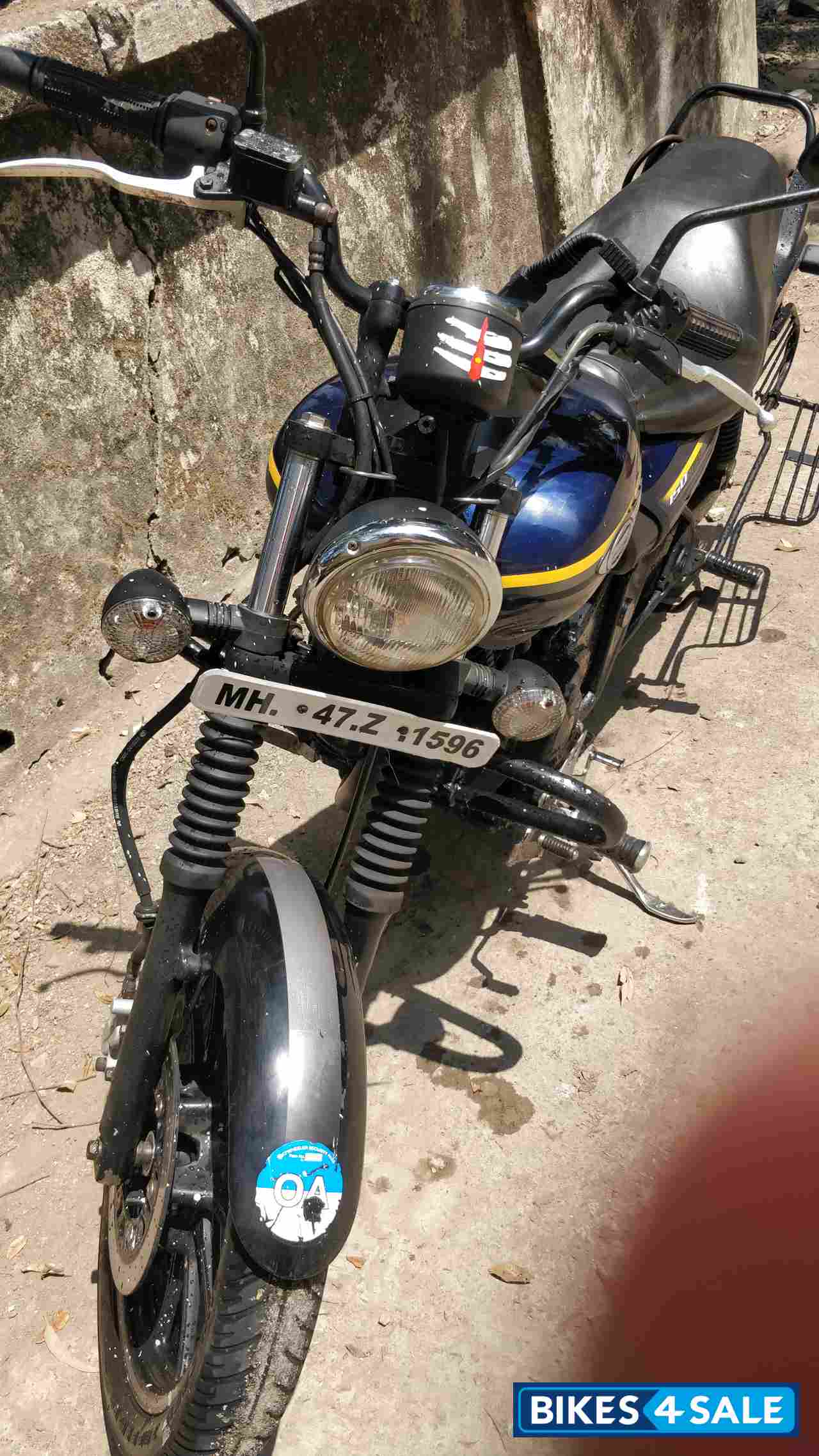 Blue Bajaj Avenger Street 150
