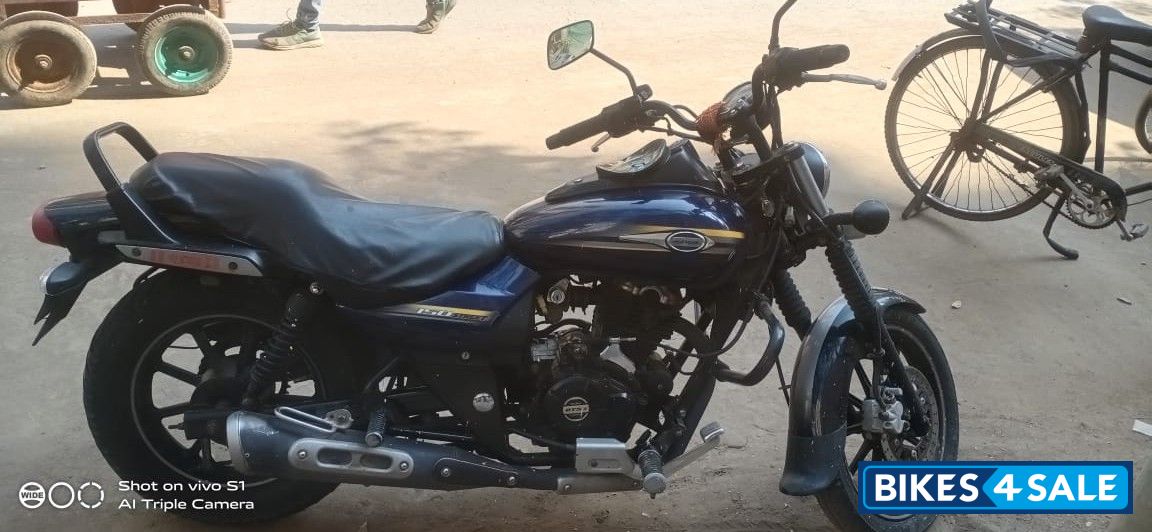 Blue Bajaj Avenger Street 150