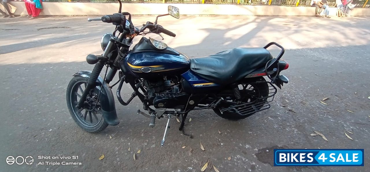 Blue Bajaj Avenger Street 150