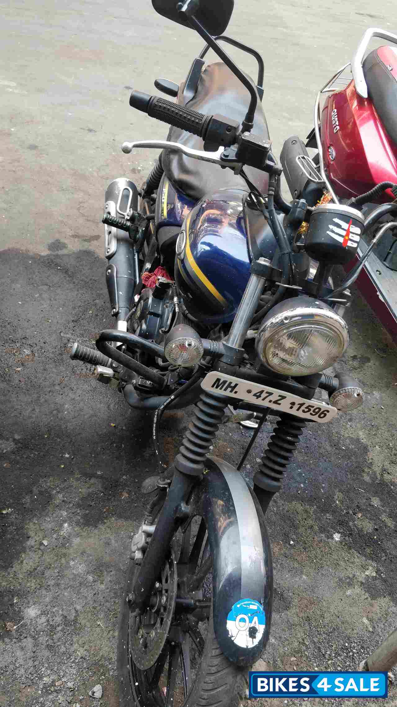 Blue Bajaj Avenger Street 150