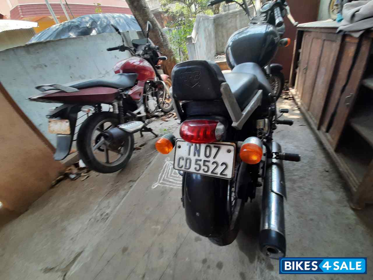 Black Royal Enfield Thunderbird 350 Black Royal Enfield Thunderbird 350