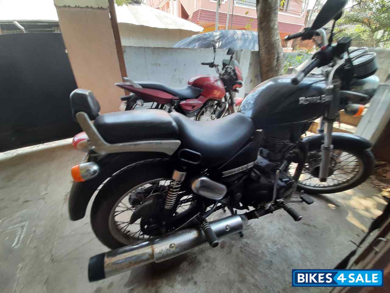 Black Royal Enfield Thunderbird 350 Black Royal Enfield Thunderbird 350
