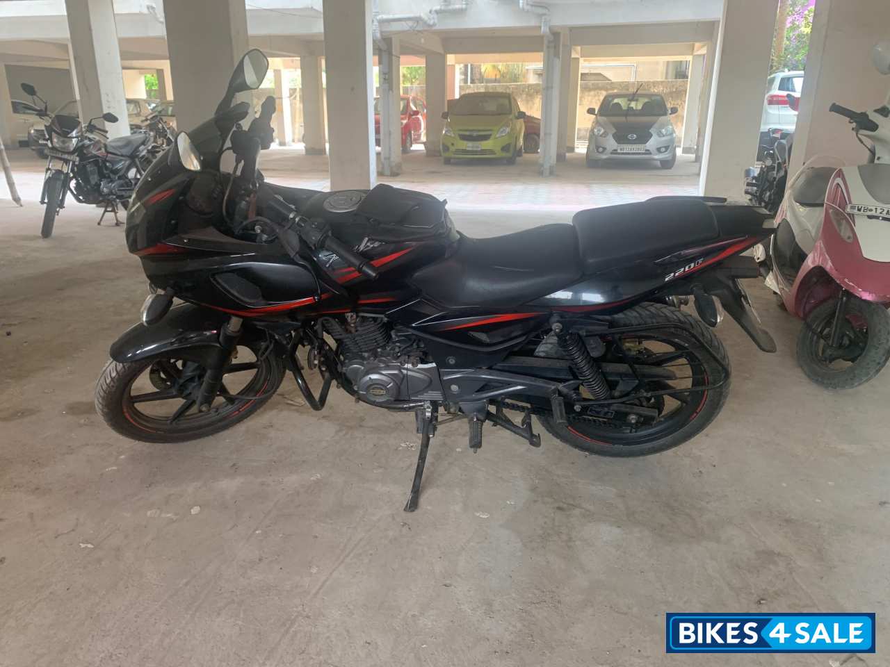 Bajaj Pulsar 220F