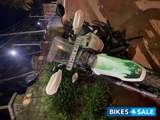 White / Red Hero XPulse 200 BS6