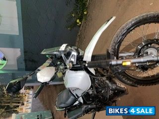 White / Red Hero XPulse 200 BS6