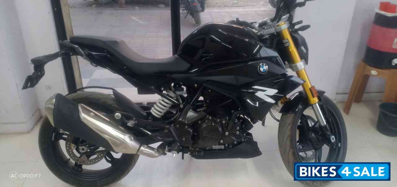 Black BMW G 310 R