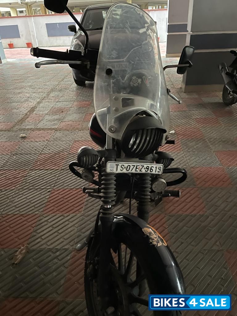 Black Bajaj Avenger Street 220