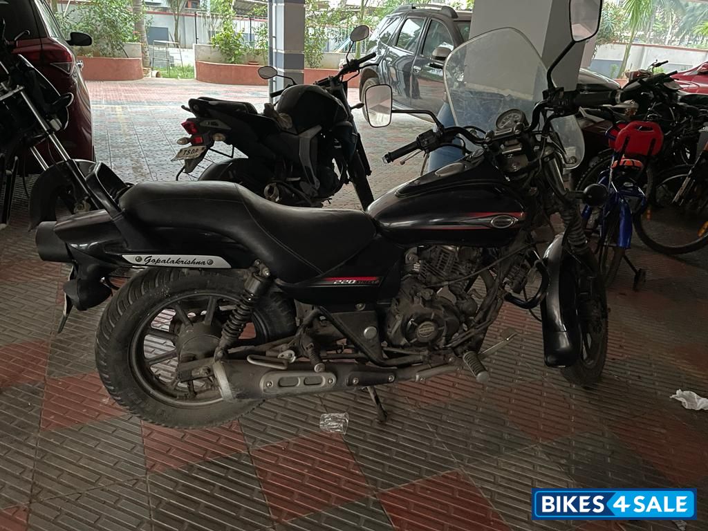 Black Bajaj Avenger Street 220