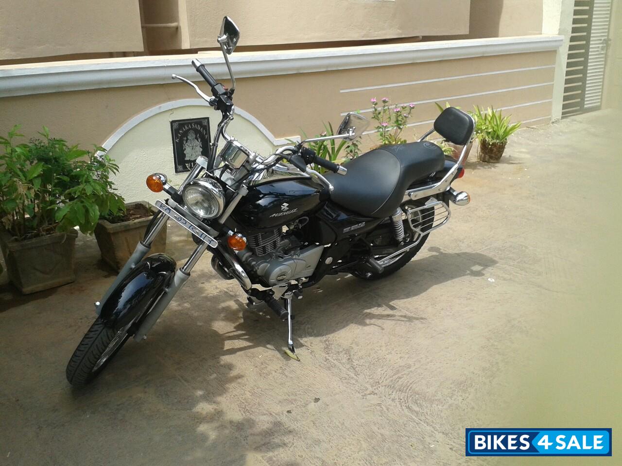 Bajaj Avenger 220 DTS-i