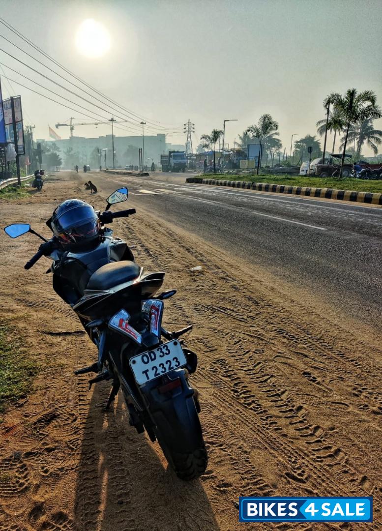 Bajaj Pulsar RS 200 ABS