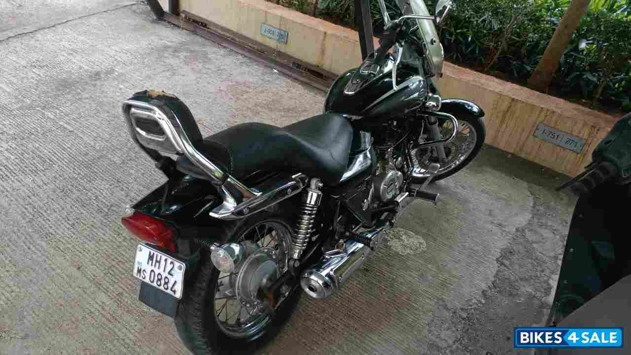 Black Bajaj Avenger Cruise 220