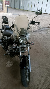 Black Bajaj Avenger Cruise 220