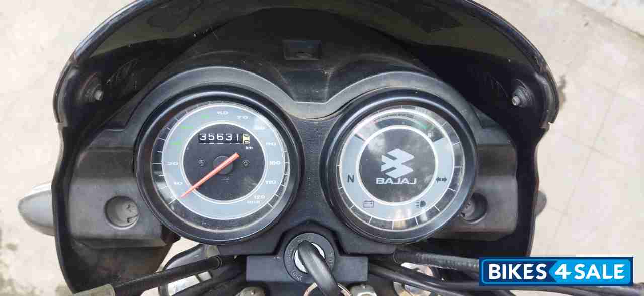 Black Bajaj Platina 125 DTS-Si