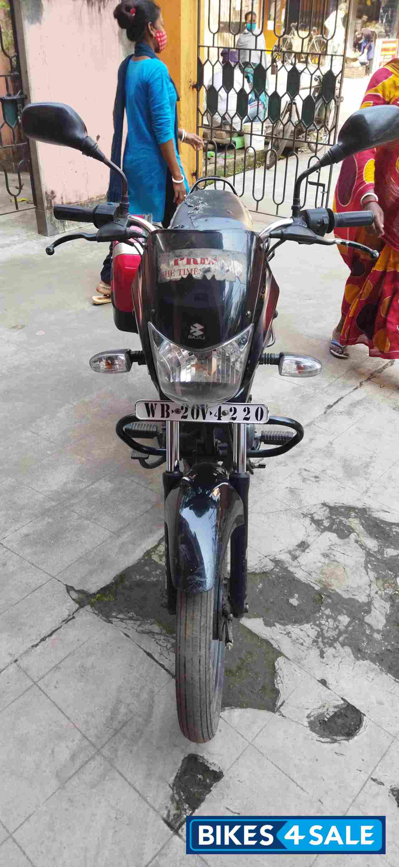Black Bajaj Platina 125 DTS-Si