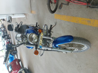 Blue Bajaj Avenger 220 DTS-i