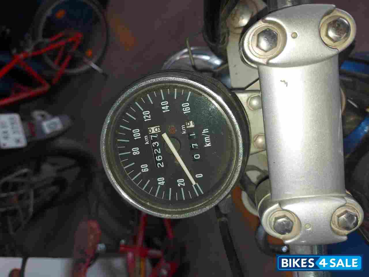 Blue Bajaj Avenger 220 DTS-i Blue Bajaj Avenger 220 DTS-i