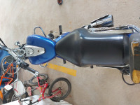 Blue Bajaj Avenger 220 DTS-i
