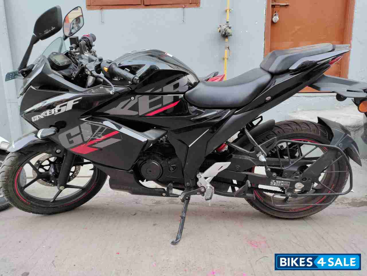 Black Suzuki Gixxer SF BS6