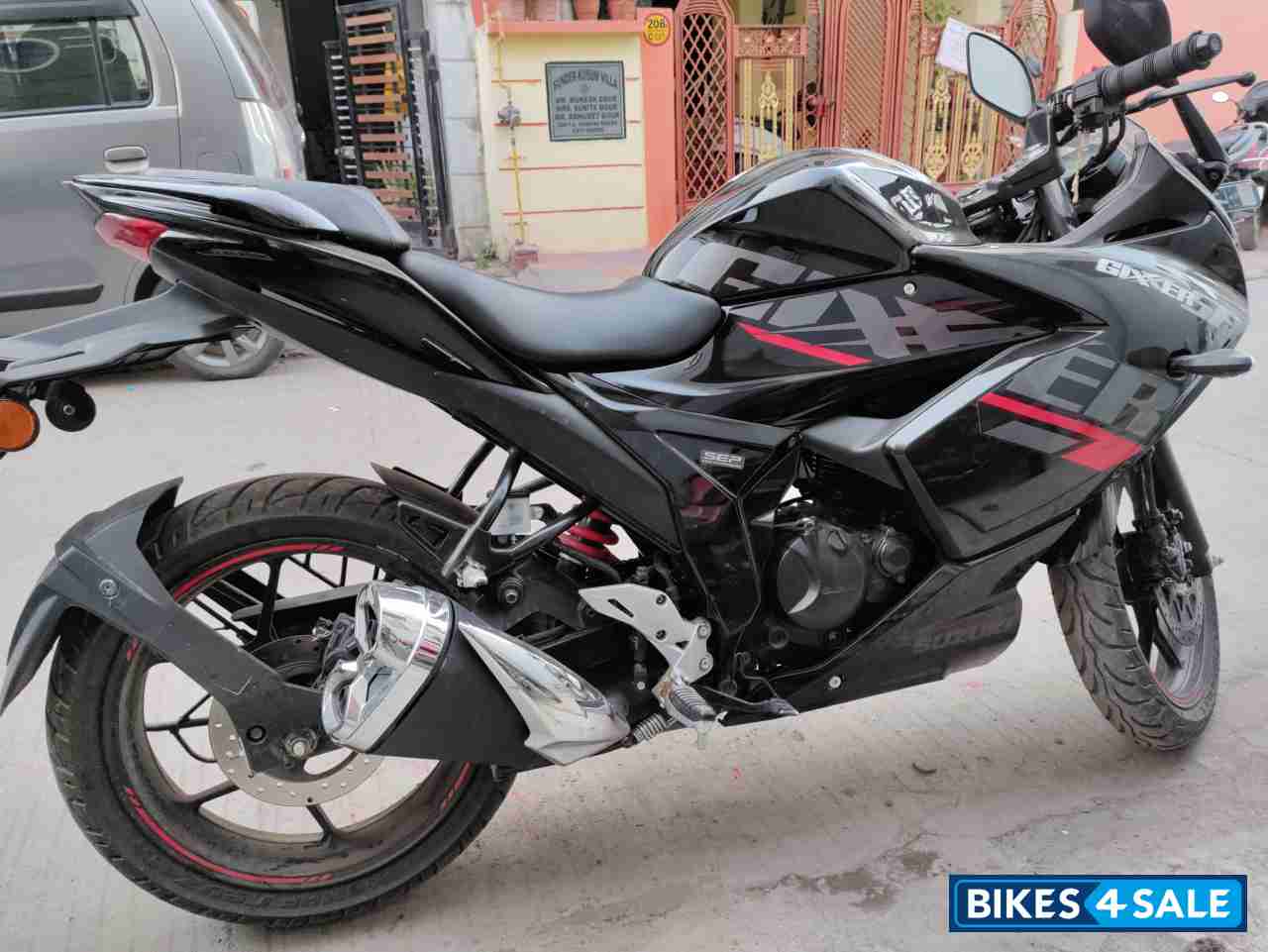 Black Suzuki Gixxer SF BS6