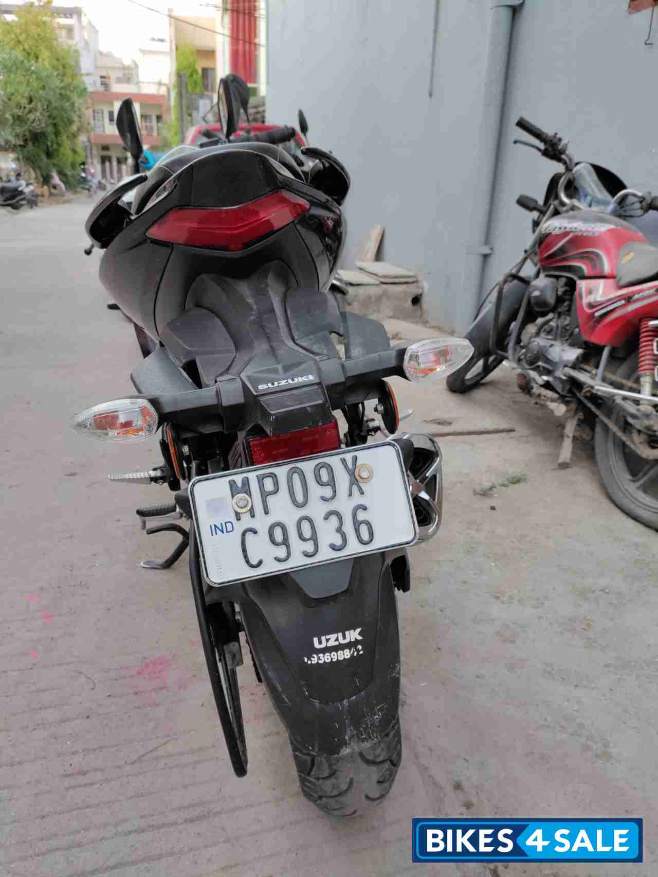 Black Suzuki Gixxer SF BS6