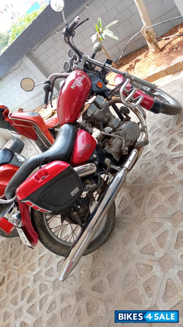 Red Royal Enfield Thunderbird 350