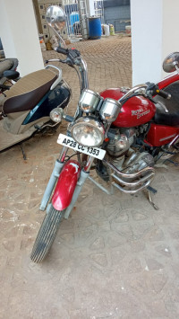Red Royal Enfield Thunderbird 350