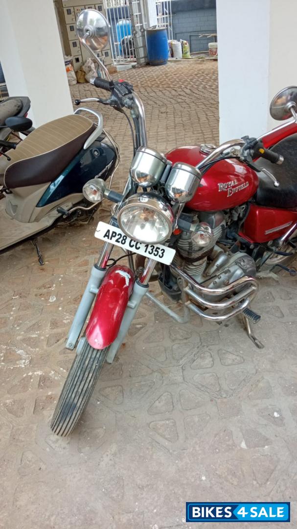 Red Royal Enfield Thunderbird 350