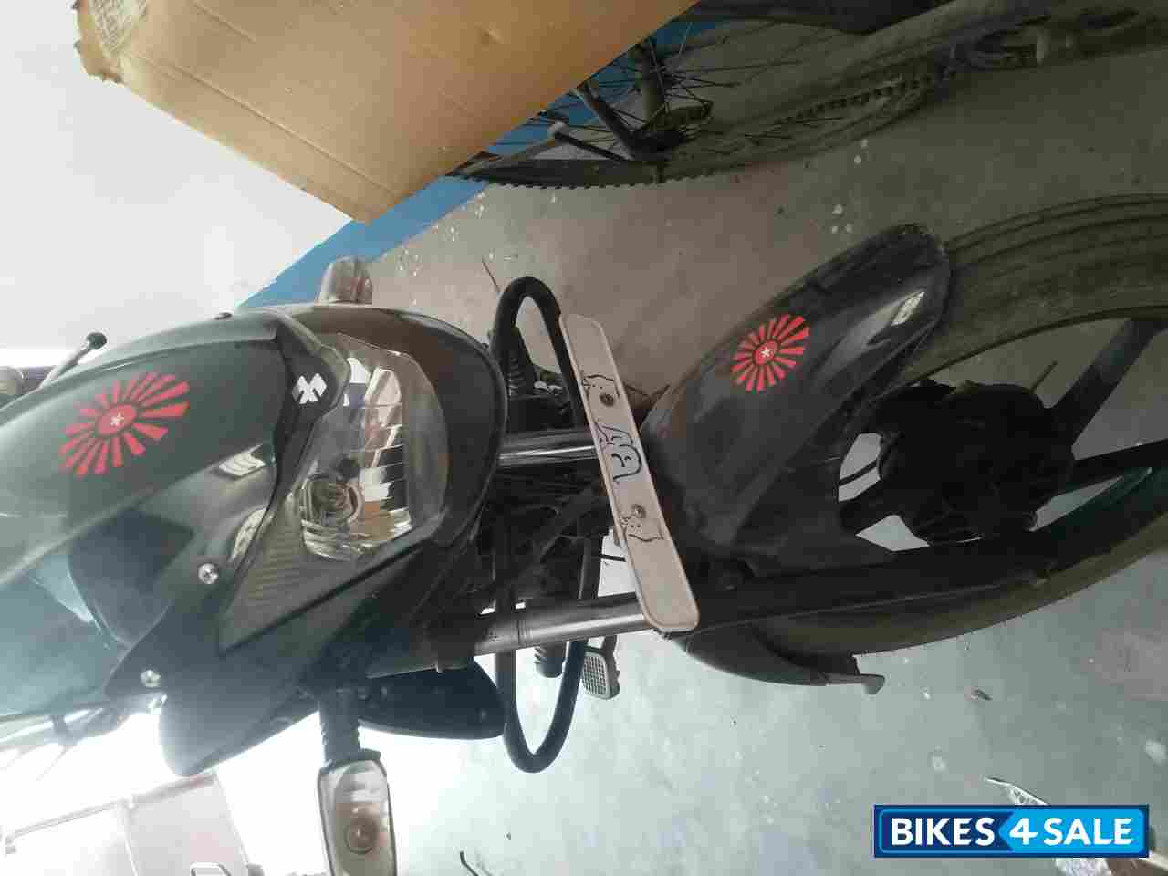 Black Bajaj XCD 125 DTS-Si