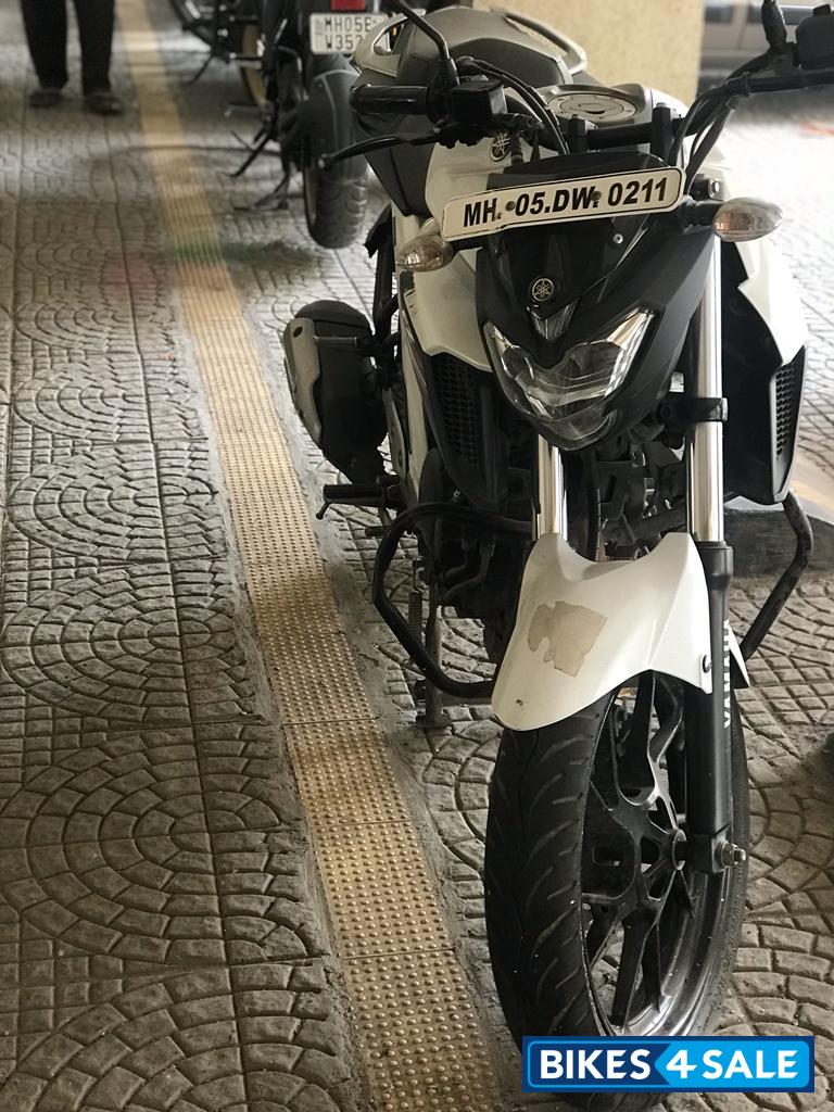 White Yamaha FZ25