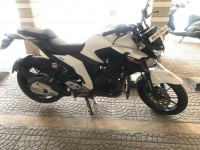 White Yamaha FZ25