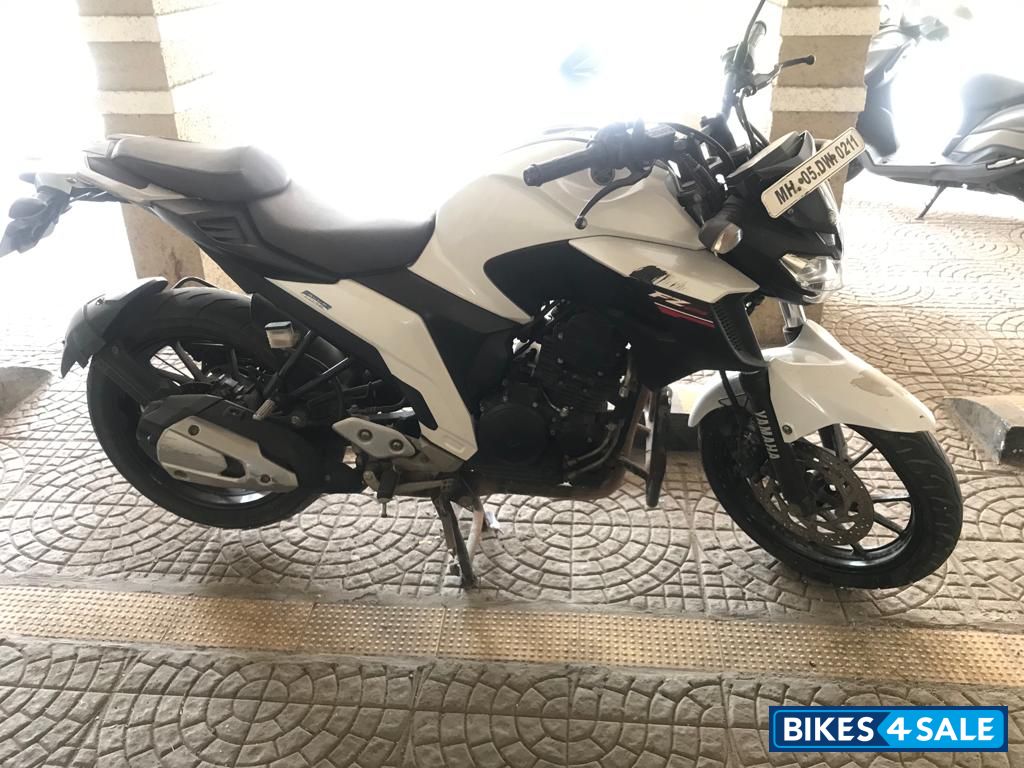 White Yamaha FZ25