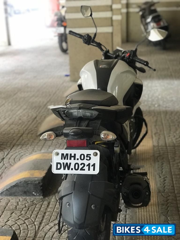 White Yamaha FZ25