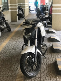 White Yamaha FZ25