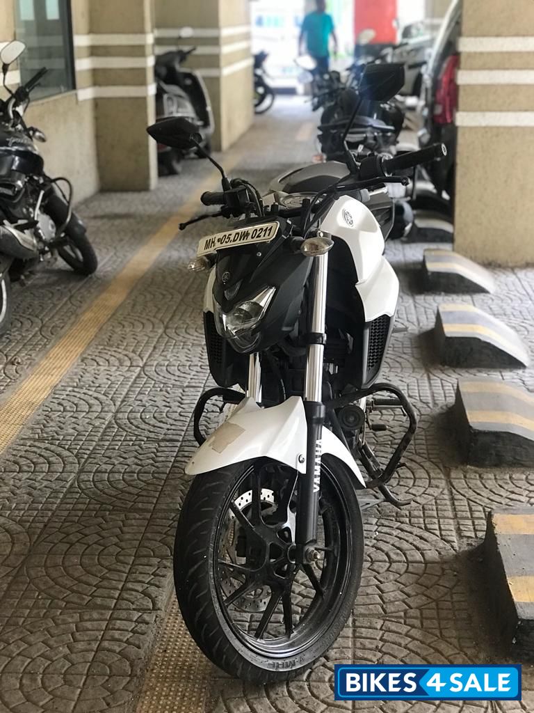 White Yamaha FZ25