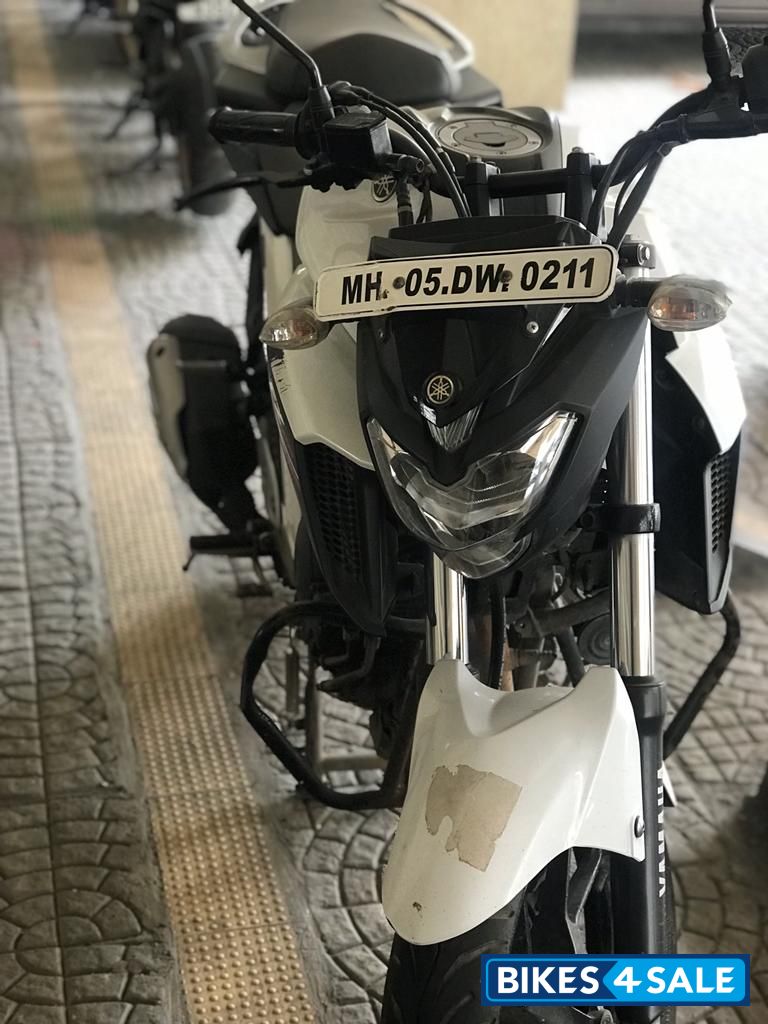 White Yamaha FZ25