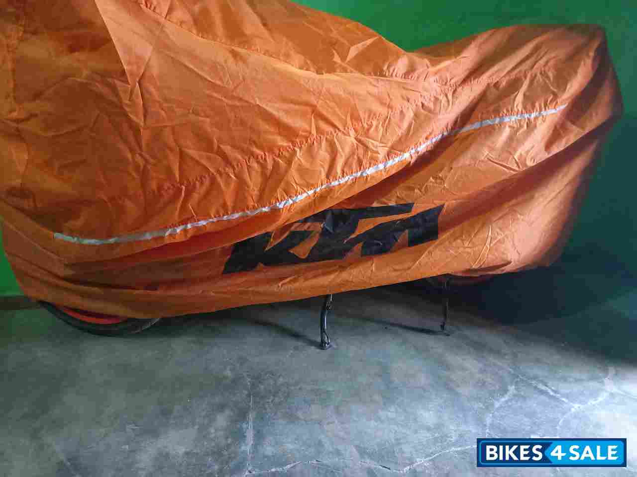 White Orange KTM RC 200