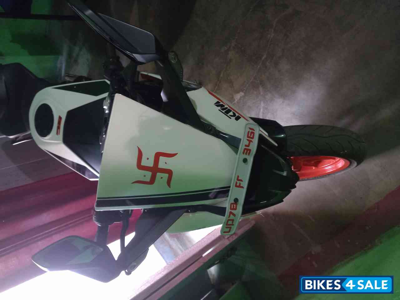 White Orange KTM RC 200