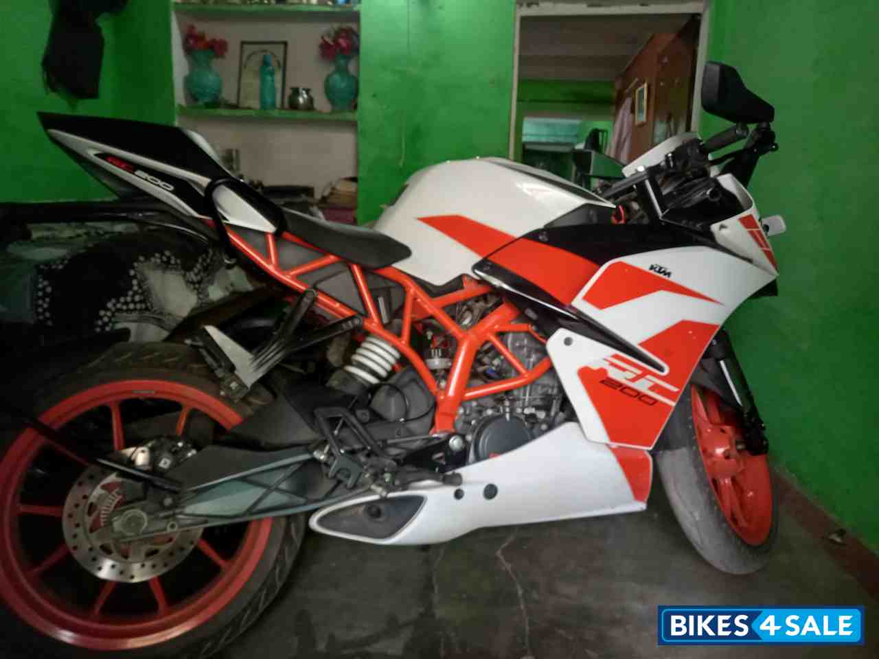 White Orange KTM RC 200