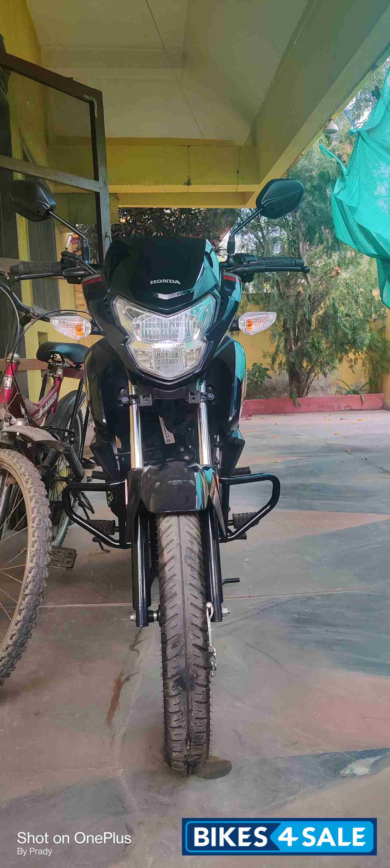 Black Honda CB Shine SP