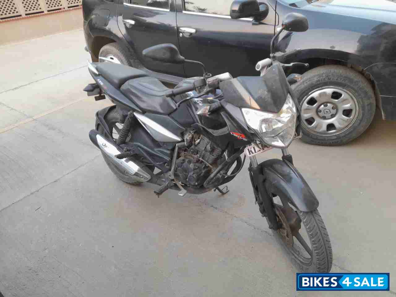 Black Bajaj Pulsar 135LS