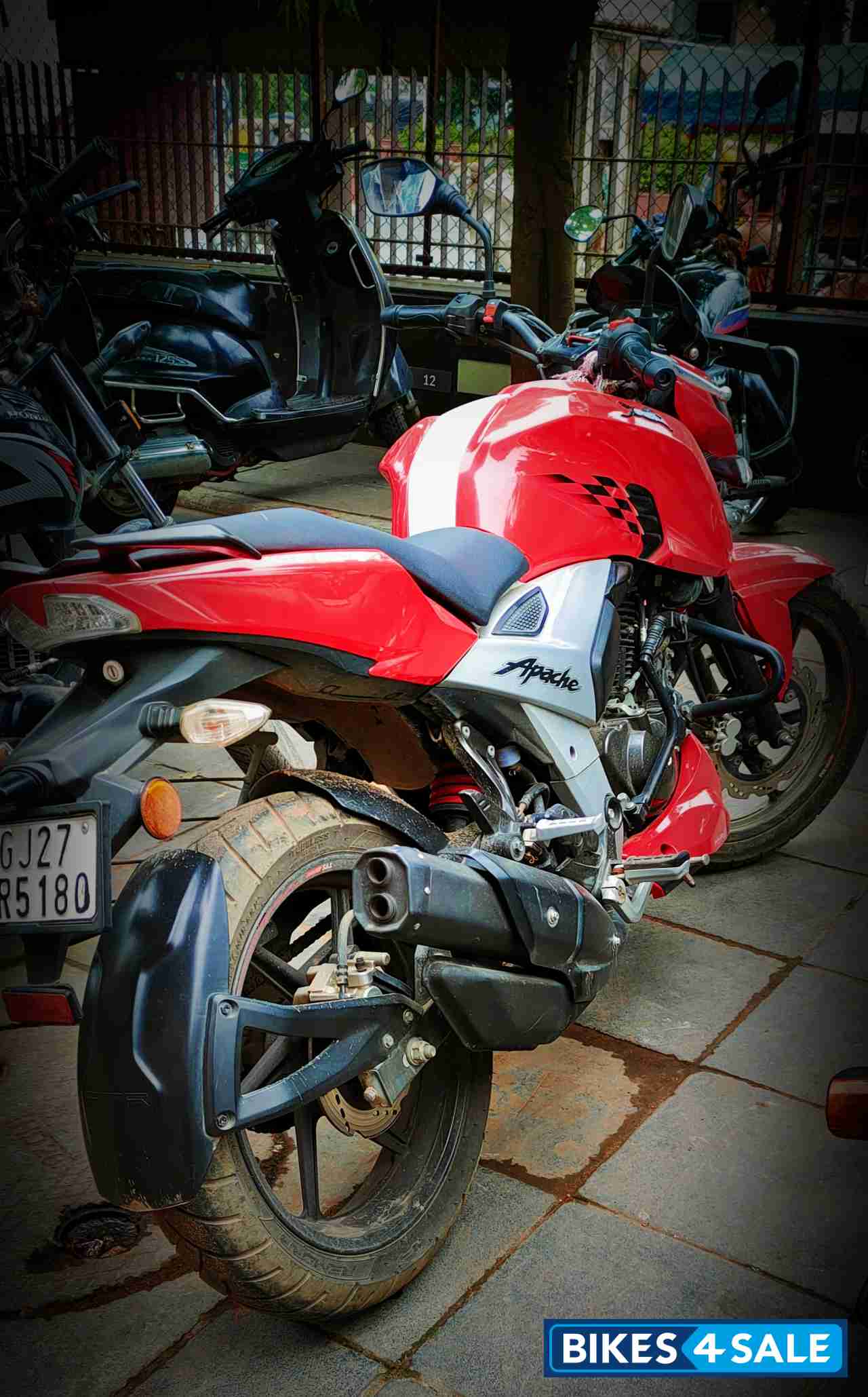 Red TVS Apache RTR 160 4V
