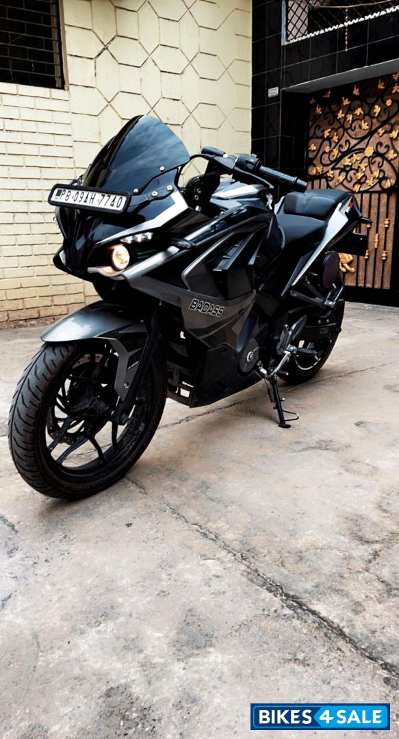 Bajaj Pulsar RS 200 ABS