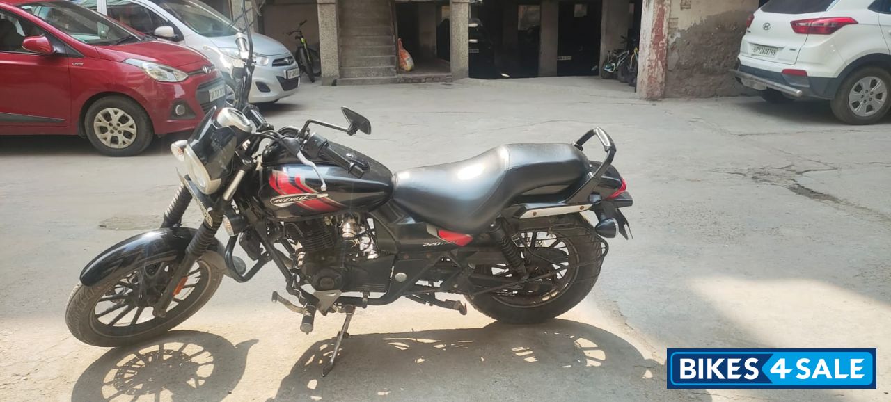 Black Bajaj Avenger Street 220