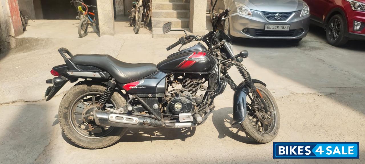 Black Bajaj Avenger Street 220