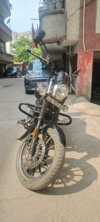 Black Bajaj Avenger Street 220