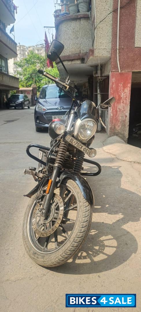 Black Bajaj Avenger Street 220
