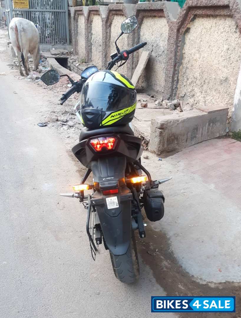 White Hero Xtreme 160R BS6