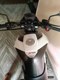 White Hero Xtreme 160R BS6
