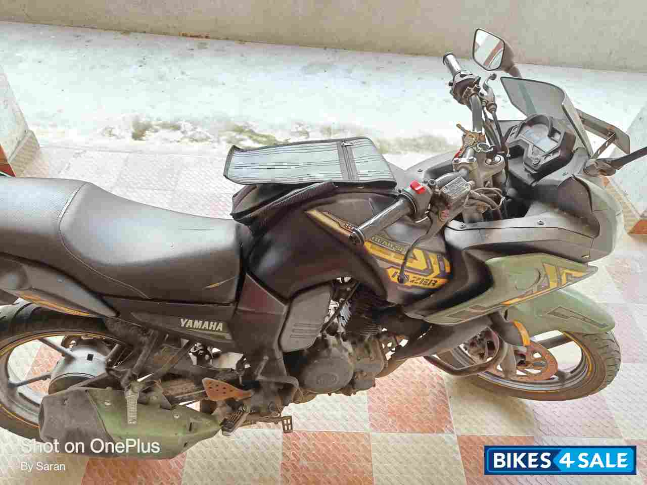 Sparkling Black Yamaha Fazer