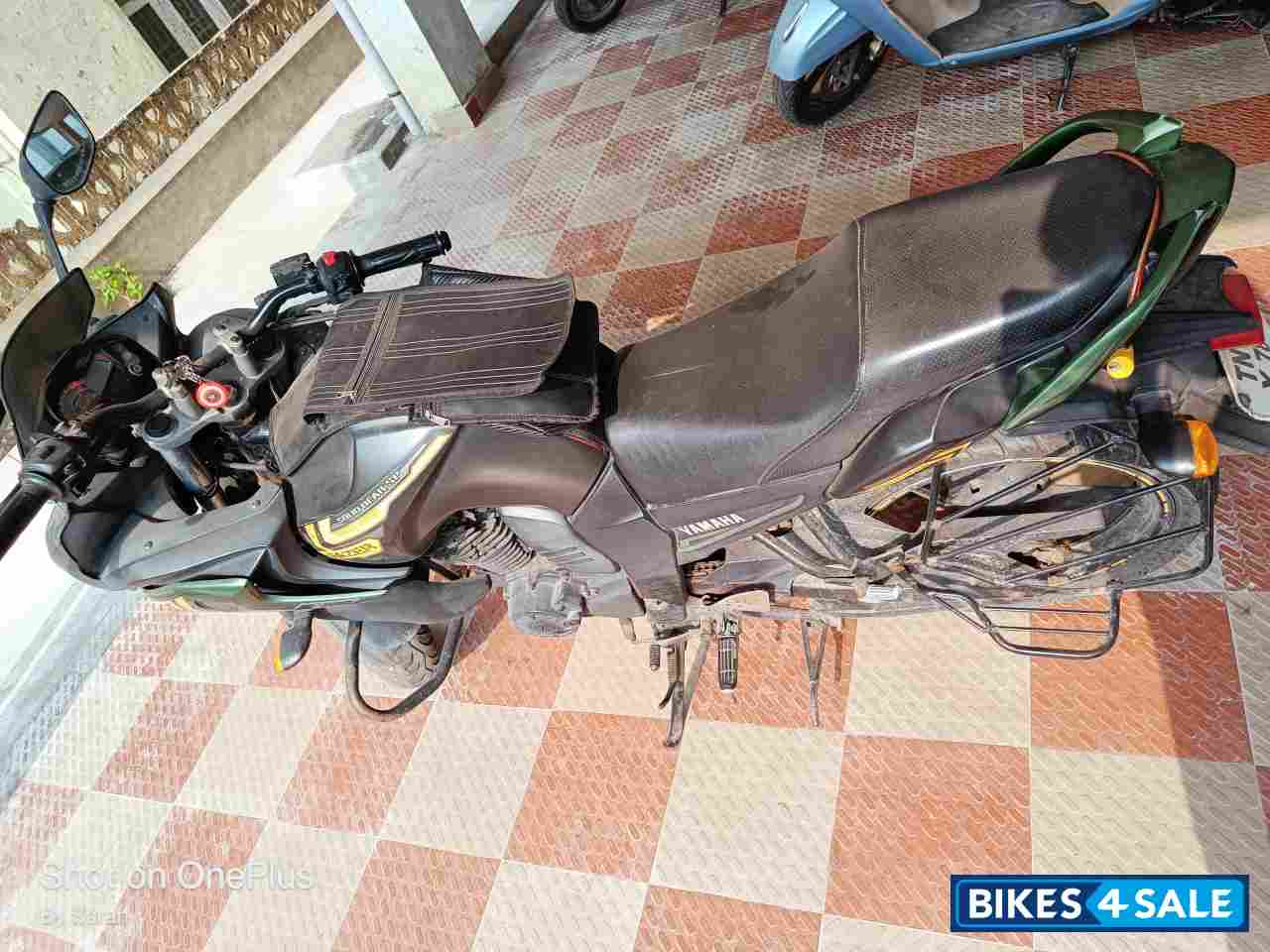 Sparkling Black Yamaha Fazer